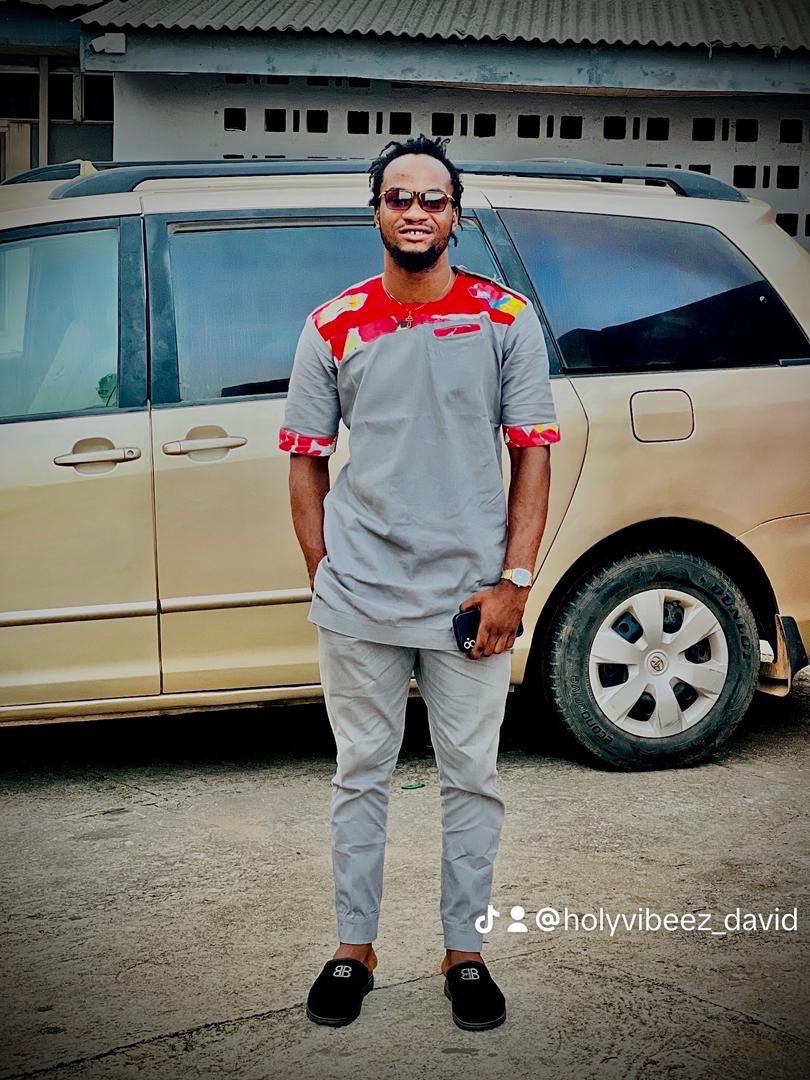 Oyekanmi Ololade David (Holyvibeez_David)