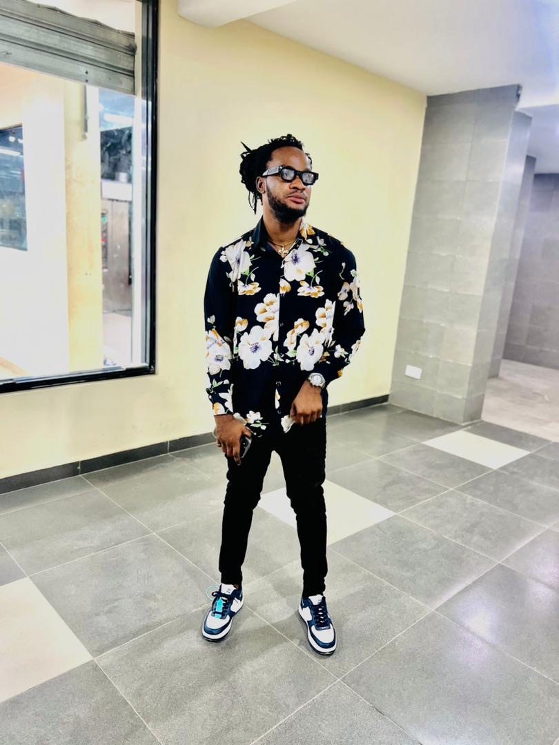 Oyekanmi Ololade David (Holyvibeez_David)